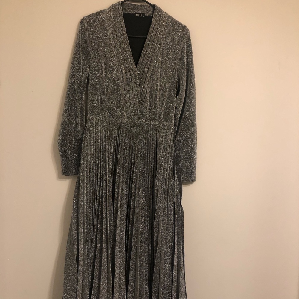 V-NECK SPARKLY METALLIC MAXI DRESS MEDIUM